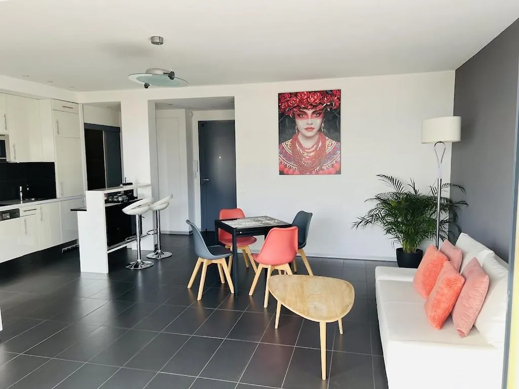 לה לבאנדו T2 Front De Mer 2Pers 1 Minute De La Plaget2 De 44 M2 Plus Terrasse 16M2 , Vue Mer Panoramique Et En Face De La Plage Cet Appartement Refait A Neuf Beneficie D'Un Confort Et D Un Equipement Optima Cet Appartement Est Ideal Pour 2 Personnes Avec Sa Ch דירה לה לבאנדו