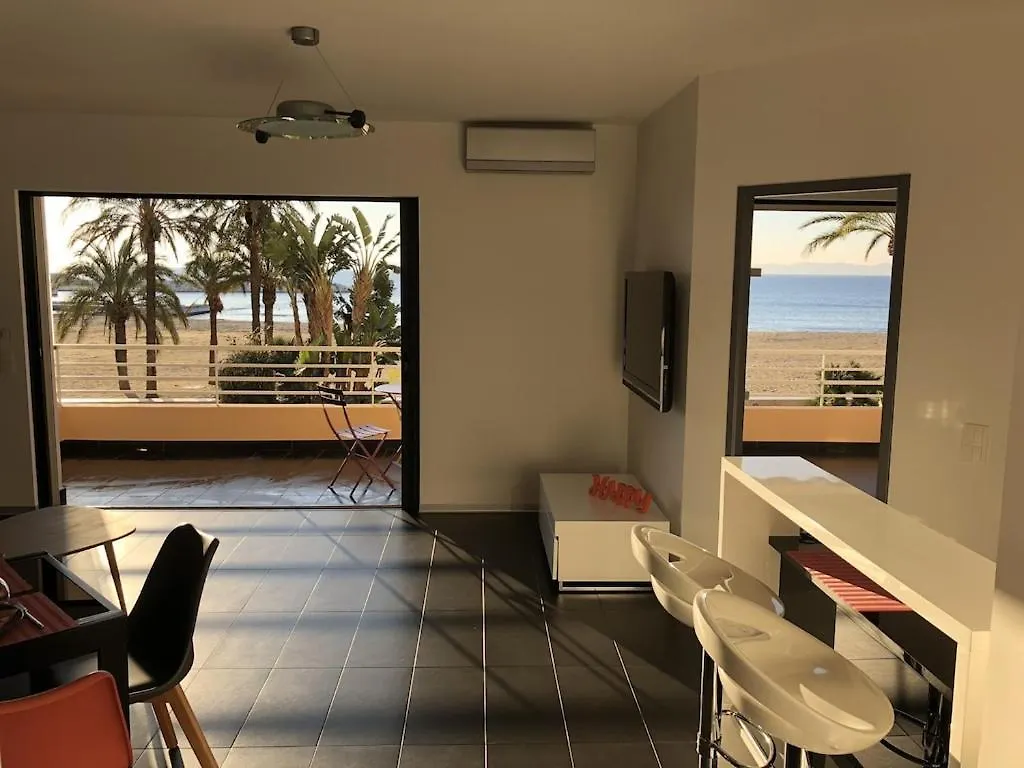 T2 Front De Mer 2Pers 1 Minute De La Plaget2 De 44 M2 Plus Terrasse 16M2 , Vue Mer Panoramique Et En Face De La Plage Cet Appartement Refait A Neuf Beneficie D'Un Confort Et D Un Equipement Optima Cet Appartement Est Ideal Pour 2 Personnes Avec Sa Ch ル・ラヴァンドゥー