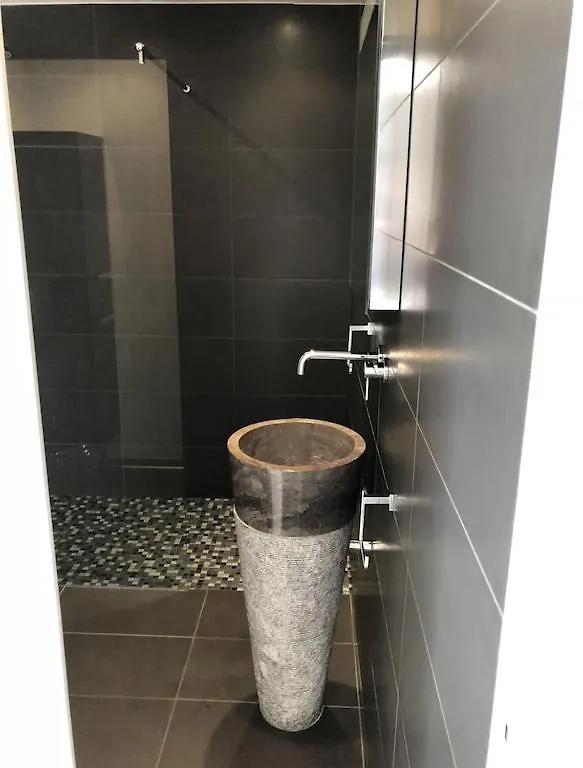T2 Front De Mer 2Pers 1 Minute De La Plaget2 De 44 M2 Plus Terrasse 16M2 , Vue Mer Panoramique Et En Face De La Plage Cet Appartement Refait A Neuf Beneficie D'Un Confort Et D Un Equipement Optima Cet Appartement Est Ideal Pour 2 Personnes Avec Sa Ch Le Lavandou France